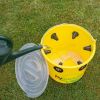 Flybucket emmer vullen met 6 liter water