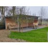 Buitenstal 10,5 m breed x 3,5 m diep