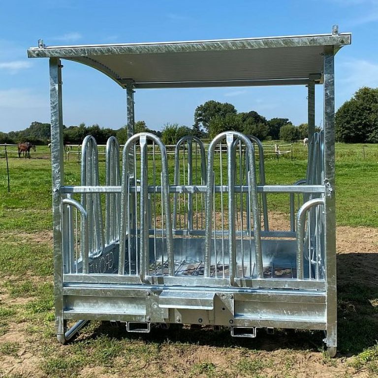 Pakkenruif 2 X 2 m Comfort Line Plus met paardenvoerhek en traliebodem