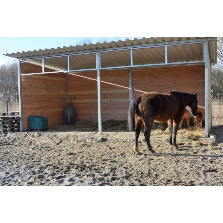 Schuilstal / buitenstal 6 m breed x 3 meter diep