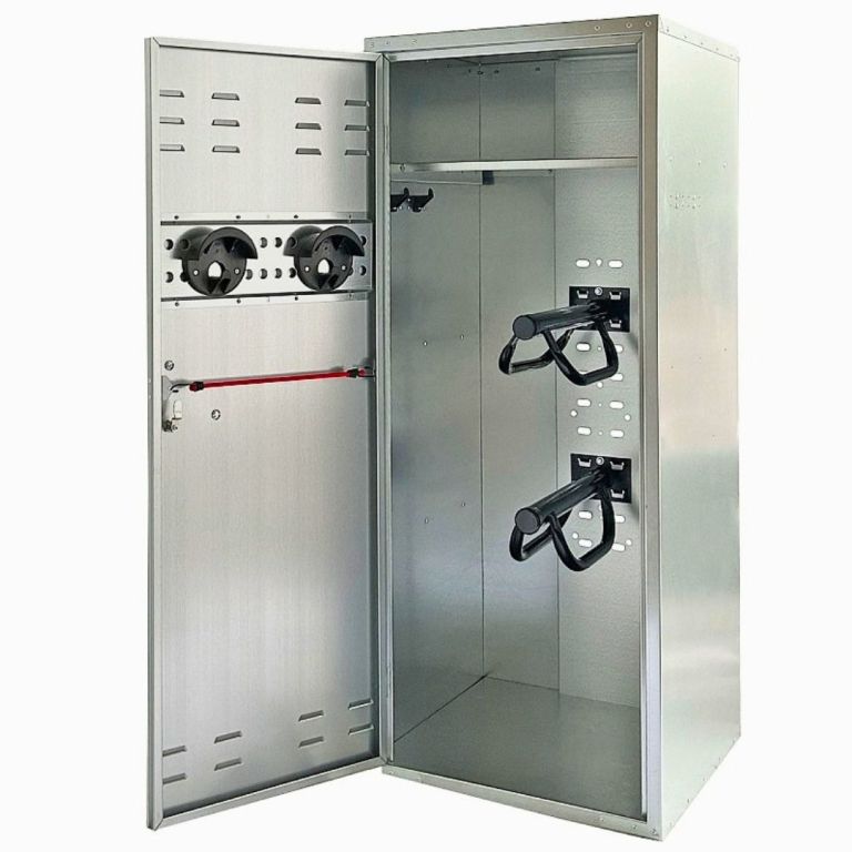 Zadelkast 150 X 60 X 60 cm, cylinderslot, 2 zadelhouders