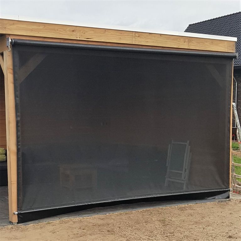 Rolgordijn windbreekgaas met oogwindwerk tot 4 m breed en 2,5 m hoog