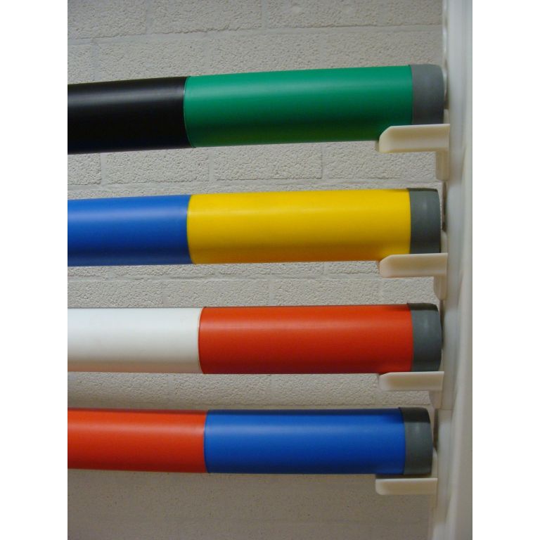 Complete kunststof hindernis met groene ronde staanders en groen-witte balken